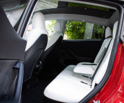 Tesla Model Y Long Range AWD, Biely interiér, Tepelné čerpadlo, Dvojité sklá, DPH