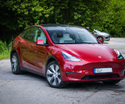 Tesla Model Y Long Range AWD, Biely interiér, Tepelné čerpadlo, Dvojité sklá, DPH