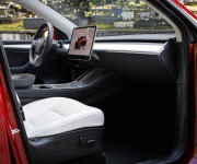 Tesla Model Y Long Range AWD, Biely interiér, Tepelné čerpadlo, Dvojité sklá, DPH