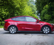 Tesla Model Y Long Range AWD, Biely interiér, Tepelné čerpadlo, Dvojité sklá, DPH