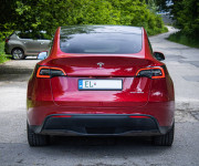 Tesla Model Y Long Range AWD, Biely interiér, Tepelné čerpadlo, Dvojité sklá, DPH
