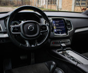 Volvo XC90 D5 235k R-design 7 miestne, plná história, vymenené rozvody, ťažné zariadenie