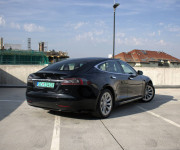 Tesla Model S 75