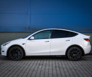 Tesla Model Y Long Range Dual Motor 82 kWh batéria, EAP autopilot, tepelné čerpadlo