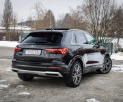Audi Q3 35 1.5 TFSI S-line, 1. majiteľ, v záruke, Nelakované, Pano, Virtual, R20