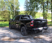 Dodge RAM 1500 5.7 HEMI Limited Black edition