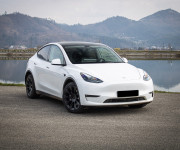 Tesla Model Y Long Range Ryzen, R20, SOH 92%, nelakované, Matrix, 4x dvojité sklá, DPH
