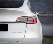 Tesla Model Y Long Range Ryzen, R20, SOH 92%, nelakované, Matrix, 4x dvojité sklá, DPH