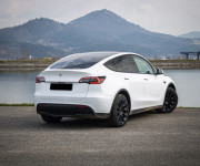Tesla Model Y Long Range Ryzen, R20, SOH 92%, nelakované, Matrix, 4x dvojité sklá, DPH