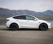 Tesla Model Y Long Range Ryzen, R20, SOH 92%, nelakované, Matrix, 4x dvojité sklá, DPH