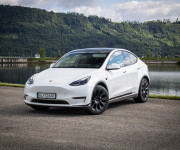 Tesla Model Y Long Range Ryzen, R20, SOH 92%, nelakované, Matrix, 4x dvojité sklá, DPH