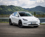 Tesla Model Y Long Range Ryzen, R20, SOH 92%, nelakované, Matrix, 4x dvojité sklá, DPH