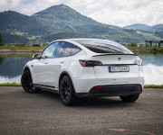 Tesla Model Y Long Range Ryzen, R20, SOH 92%, nelakované, Matrix, 4x dvojité sklá, DPH