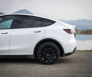 Tesla Model Y Long Range Ryzen, R20, SOH 92%, nelakované, Matrix, 4x dvojité sklá, DPH