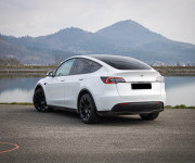 Tesla Model Y Long Range Ryzen, R20, SOH 92%, nelakované, Matrix, 4x dvojité sklá, DPH
