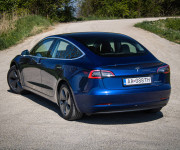 Tesla Model 3 Long Range 75 kWh, Premium Audio, 4x4, ťažné zariadenie, odpočet DPH