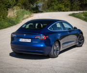 Tesla Model 3 Long Range 75 kWh, Premium Audio, 4x4, ťažné zariadenie, odpočet DPH