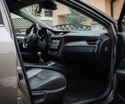 Toyota Avensis Combi 2.0 D-4D S&S Executive, Slovenské, pravidelný servis, kamera