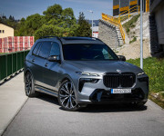 BMW X7 M60i V8 4.4i, Osvetlená predná maska, Executive drive pro, msport package pro