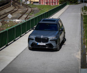 BMW X7 M60i V8 4.4i, Osvetlená predná maska, Executive drive pro, msport package pro