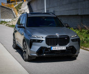 BMW X7 M60i V8 4.4i, Osvetlená predná maska, Executive drive pro, msport package pro