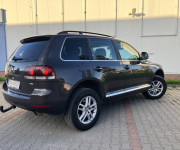 Volkswagen Touareg 2.5TDI 128KW 6st AT 4x4 kúpené SR 2009 ťažné do 3,5t pružinový podvozok