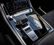 Audi Q8 50 TDI Sline, Pano, Webasto, Soft-close, R22, odpočet, posúvne zadné sedadlá