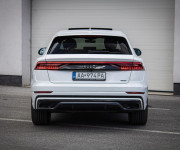 Audi Q8 50 TDI Sline, Pano, Webasto, Soft-close, R22, odpočet, posúvne zadné sedadlá