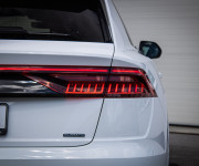 Audi Q8 50 TDI Sline, Pano, Webasto, Soft-close, R22, odpočet, posúvne zadné sedadlá