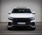 Audi Q8 50 TDI Sline, Pano, Webasto, Soft-close, R22, odpočet, posúvne zadné sedadlá