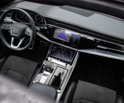 Audi Q8 50 TDI Sline, Pano, Webasto, Soft-close, R22, odpočet, posúvne zadné sedadlá