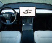 Tesla Model Y Long Range Dual Motor 82 kWh batéria, 1. majiteľ, tepelné čerpadlo, biely int.