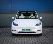 Tesla Model Y Long Range Dual Motor 82 kWh batéria, 1. majiteľ, tepelné čerpadlo, biely int.