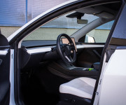 Tesla Model Y Long Range Dual Motor 82 kWh batéria, 1. majiteľ, tepelné čerpadlo, biely int.