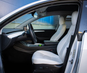 Tesla Model Y Long Range Dual Motor 82 kWh batéria, 1. majiteľ, tepelné čerpadlo, biely int.