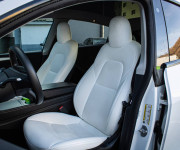 Tesla Model Y Long Range Dual Motor 82 kWh batéria, 1. majiteľ, tepelné čerpadlo, biely int.