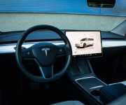 Tesla Model Y Long Range Dual Motor 82 kWh batéria, 1. majiteľ, tepelné čerpadlo, biely int.