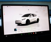 Tesla Model Y Long Range Dual Motor 82 kWh batéria, 1. majiteľ, tepelné čerpadlo, biely int.