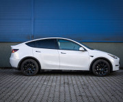 Tesla Model Y Long Range Dual Motor 82 kWh batéria, 1. majiteľ, tepelné čerpadlo, biely int.
