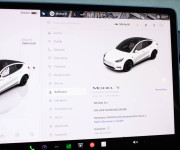 Tesla Model Y Long Range Dual Motor 82 kWh batéria, 1. majiteľ, tepelné čerpadlo, biely int.