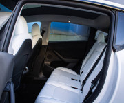 Tesla Model Y Long Range Dual Motor 82 kWh batéria, 1. majiteľ, tepelné čerpadlo, biely int.