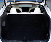 Tesla Model Y Long Range Dual Motor 82 kWh batéria, 1. majiteľ, tepelné čerpadlo, biely int.
