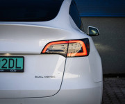 Tesla Model Y Long Range Dual Motor 82 kWh batéria, 1. majiteľ, tepelné čerpadlo, biely int.