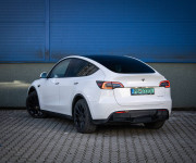 Tesla Model Y Long Range Dual Motor 82 kWh batéria, 1. majiteľ, tepelné čerpadlo, biely int.