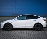 Tesla Model Y Long Range Dual Motor 82 kWh batéria, 1. majiteľ, tepelné čerpadlo, biely int.
