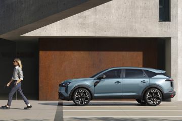 Obrázok galérie Dacia predviedla prvé fotky zvýšeného kombi Striker, je to Octavia Scout s ohľadom na budget #2