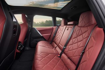 Obrázok galérie Keď pápež presadne na elektro, BMW iX xDrive60 ako viac než len dar #2