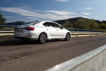 Obrázok galérie Jazdená Škoda Superb 2.0 TSI 4x4 L&K: Benzínu sa netreba báť(Spoľahlivosť a čo kontrolovať pri kúpe) #9