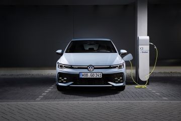 Obrázok galérie Volkswagen Golf s faceliftom zabúda na trojvalce a terénne alternatívy #4