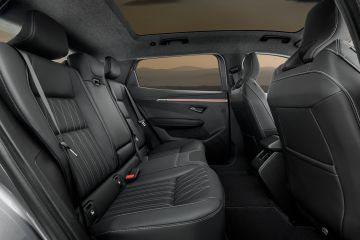 Obrázok galérie Mitsubishi Eclipse Cross BEV je rodinné SUV v elektrickom kabáte z Francúzska #14